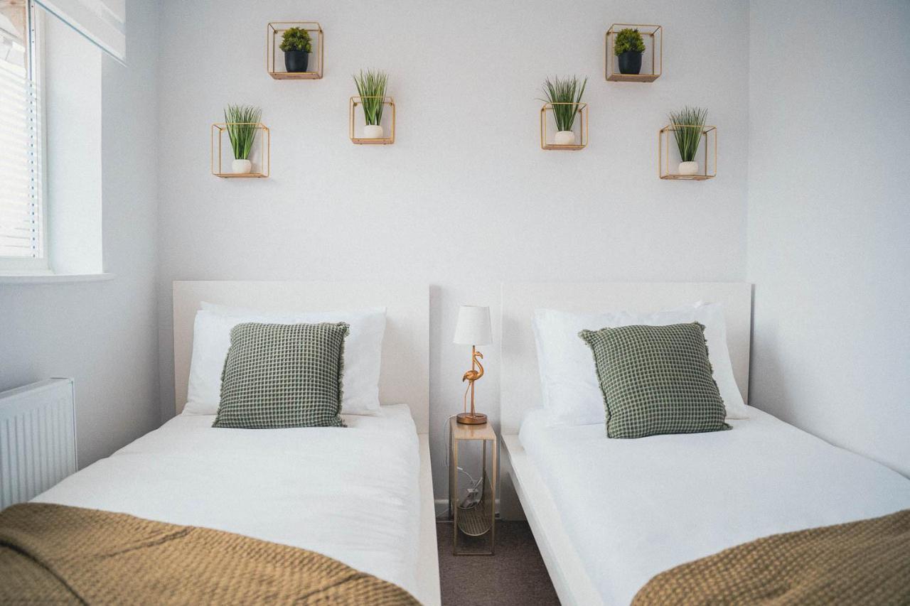 Jade's Cozy Retreat: Pet-Friendly 2-Bed with Garden Villa Cambridge  Exterior photo